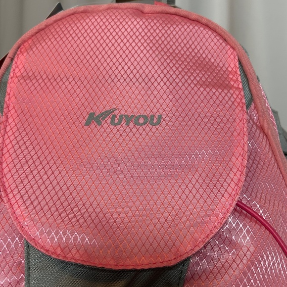 NWT KUYOU KIDS PINK AND GRAY HYDRATION PACK WITH A 1.5L HYDRATION BLADDER - Picture 2 of 4
